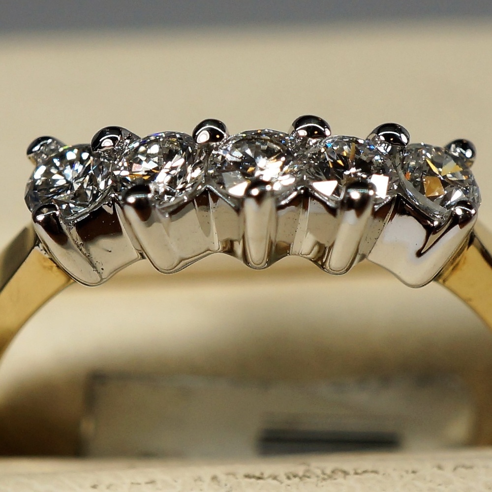 14KTT Gold 5 stone diamond ring - Picture 3 of 6